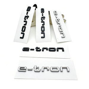 Autocollants de voiture pour <span class=keywords><strong>Audi</strong></span> e-tron, marque arrière pour véhicules électriques purs, nouveau logo <span class=keywords><strong>sport</strong></span> en fibre de carbone pour <span class=keywords><strong>Audi</strong></span> e-tron, modification de la carrosserie - Product Image 2
