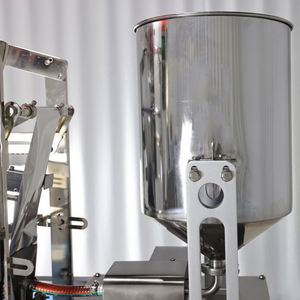 Máquina Automática de Llenado de Botellas con Bomba de Engranajes, Control Digital, Pesaje, para Líquidos Viscosos como Miel, Salsas, Mermeladas y Aceite - Product Image 3