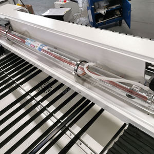 Graveur laser CO2 LM-1325-1 pour articles en cuir et accessoires - Product Image 3