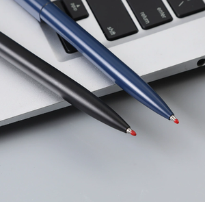 Stylo bille en métal bleu avec pointe à encre rouge et clip argenté - Product Image 4