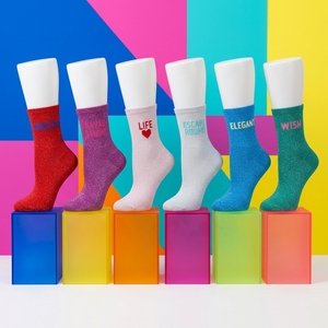 Chaussettes tendance en coton coloré pour jeunes femmes, avec fil argenté jacquard personnalisé, bordure respirante et brillante - Product Image 1