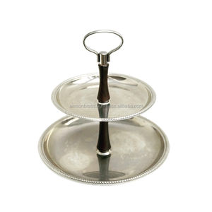 Présentoir à gâteaux en aluminium à 2 niveaux Plateau de service martelé avec poignée en anneau Supports à gâteaux en métal et laiton - Product Image 3