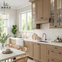 Cuisine américaine haut de gamme style farmhouse, hotte de cuisine sur mesure Brisbane, finition MDF 2PAC, îlot central autoportant