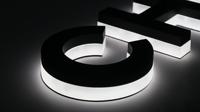 Lettres rétroéclairées en métal 3D Enseigne LED personnalisée Lettres de canal lumineuses Halo Signalisation éclairée Visage noir WhiteLightBusiness Logo Display