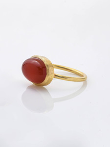 Anillo ovalado Serene fusión perfecta sofisticación moderna y encanto atemporal elegantemente chapado en oro - Product Image 2