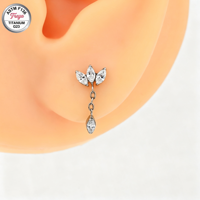 Piercing d'oreille Freya en titane ASTM F136 à filetage interne, avec chaîne pendante en CZ marquise et fleur de tulipe, pour cartilage, hélix, tragus