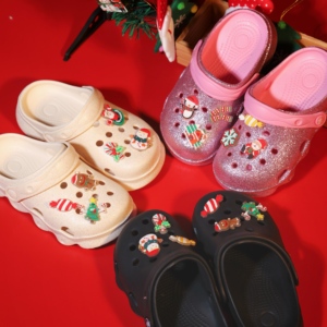 Vente en gros de <span class=keywords><strong>pantoufles</strong></span> imprimées de Noël antidérapantes pour enfants garçons et filles sandales plates d'été mignonnes chaussures de jardin d'hiver - Product Image 1