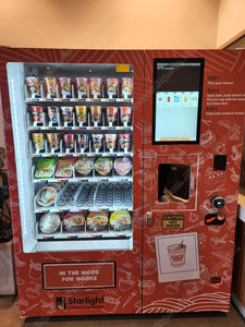 Économiseur de faim de fin de soirée: le distributeur automatique de nouilles sert des bols chauds à 24/<span class=keywords><strong>7</strong></span> dans <span class=keywords><strong>les</strong></span> stations-service - Product Image 5