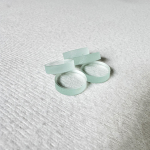 Vidrio de Silicato de Aluminio Redondo Ultrafino de 1-19 mm, Punto de Fusión 820 ° Superficie Curva en Forma de C con Espejo para Laboratorio - Product Image 3