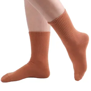 Pamuk örme kahverengi kadın çorap moda rahat katı gevşek sevimli kız işlemeli yüksek çorap bahar kış toptan