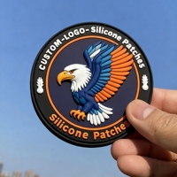 Vente Chaude Écussons Personnalisés Thermocollants en Silicone, Étiquettes en PVC Caoutchouc, Badges Brodés Chenille pour Vêtements Chapeaux Disponibles en Gros