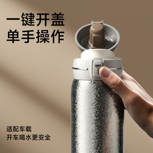 Bouteille d'eau isolée en titane pur Tomic 500 ml avec infuseur à thé pour les voyages - Product Image 2