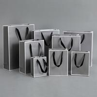 Individuell Bedruckte Kleine Schwarze Recycelbare Kraftpapier-Geschenktüte mit Handgriff und Baumwollseil