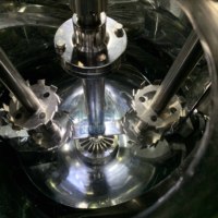 Mélangeur homogénéisateur sous vide pour la fabrication de crèmes cosmétiques, lotions et dentifrices