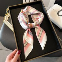 Foulard Femme 2026 – Bandana Minimaliste Noir et Blanc Effet Soie – Accessoire Polyvalent pour Cheveux et Sac