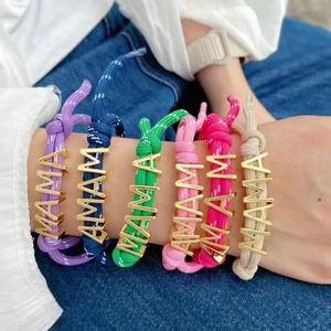 Vente en gros de bracelets de lettres ajustables en corde, perles alphabet doré, bijoux porte-bonheur, bracelets <span class=keywords><strong>d</strong></span>'<span class=keywords><strong>amitié</strong></span>, cadeaux - Product Image 1