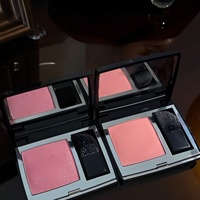 Palette de fards à joues Nude abricot mat et délicat, pour un maquillage qui sublime le teint, naturel et doux, et polyvalente pour le quotidien.