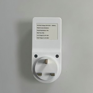 Protector de Voltaje Estilo Británico, Material de Cobre y PC, 220V Monofásico CA para Refrigeradores, Televisores y Tomas de Corriente, 50Hz - Product Image 1