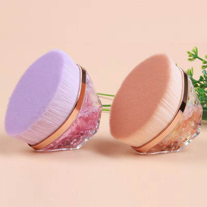 Nouveau Pinceau Éventail Portable pour Fond de Teint en Cheveux Synthétiques avec Manche Brillant pour Correcteur Liquide – Pinceau de Maquillage Visage à Prix Réduit - Product Image 1