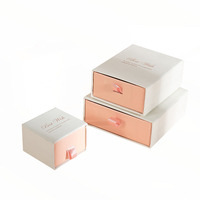 Vente en gros de boîte à bagues avec impression personnalisée pour bracelet et collier boîte d'emballage cadeau avec tiroir en papier pour bijoux et votre logo personnalisé
