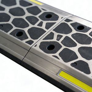 สิ่งกีดขวางความเร็วแบบยืดหดได้ นวัตกรรมใหม่ ดีไซน์รูปทรงสี่เหลี่ยมคางหมูที่ยืดหยุ่น สำหรับการจัดการการจราจร - Product Image 2