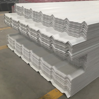 Tuiles de toit en PVC ondulé résistantes à la chaleur et durables pour une poulailler spacieuse et efficace