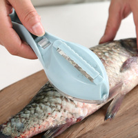 Offre Spéciale : Écailleur de Poisson Domestique – Outil Pratique pour Retirer les Écailles avec Brosse de Nettoyage, Accessoire de Cuisine Essentiel pour le Poisson