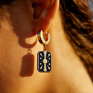 Boucles d'oreilles pendantes carrées en émail bleu plaqué or 18 carats en acier inoxydable, vente en gros directe d'usine pour femmes - Product Image 1