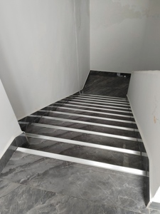 Protection d'angle d'<span class=keywords><strong>escalier</strong></span> en alliage d'aluminium en forme de L à bas prix, bande antidérapante pour la sécurité domestique des <span class=keywords><strong>marches</strong></span>, marque Yingxin, 40x20mm, 2.7m - Product Image 4
