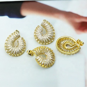 Boucles d'oreilles en zircon de luxe, design symétrique créatif, plaqué or, style rétro vintage classique, bijoux pour femmes, cadeau - Product Image 4