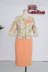 Ropa de Mujer Talla Grande en Oferta, Traje Floral para Ocasiones Elegantes - Product Image 5