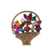 Adorable broche panier de fleurs de style chinois, diamants colorés vintage - Série florale dorée, épingle en alliage pour Noël, accessoire de bijouterie