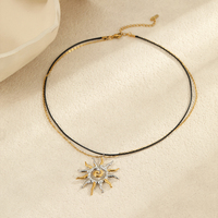 NIMAI En gros Collier ras-de-cou avec pendentif soleil en acier inoxydable 316, à double cordon bicolore, étanche et inaltérable, Bijoux pour femmes