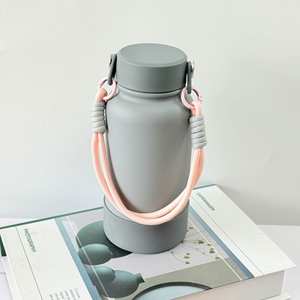 Bouteille d'eau isolée en acier inoxydable à double paroi de 32 oz - Product Image 2