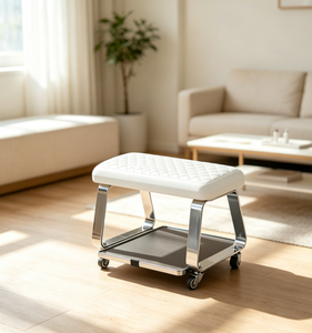 Tabouret de manucure blanc avec pieds en métal, chaise roulante pour salon de beauté et studio de manucure - Product Image 1