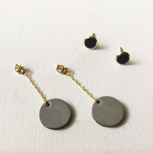 Boucles d'oreilles de style rétro japonais sur mesure, boucles d'oreilles créatives en cuir détachables, boucles d'oreilles minimalistes de style coréen, petites. - Product Image 3