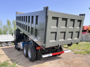 Camion lourd 8x4 de marque SINOTRUCK Howo d'occasion à super prix bonne capacité de chargement Boîte de vitesses rapide à émissions diesel Euro 2 Weichai gauche - Product Image 3