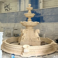 Fontaine d'eau sculptée à la main pour la décoration paysagère des villas et hôtels en plein air, fontaine de luxe en marbre blanc avec statues