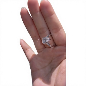แหวนเพชรทรงลูกแพร์พรีเมียม ทอง 14K ประดับเพชรแบบฝัง งานคลาสสิก เครื่องประดับชั้นดีสำหรับผู้หญิง - Product Image 1