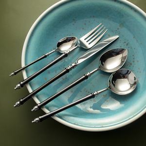 Petit pot en bambou rétro de style japonais noir <span class=keywords><strong>argent</strong></span> 304 couteau à steak en acier inoxydable fourchette cuillère ensemble de trois pièces vaisselle occidentale - Product Image 3