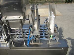 เครื่องบรรจุและปิดผนึกแก้วพลาสติกแบบแยกสองชั้น ขนาด 500 มล. 750 มล. 4 หัวจ่าย ราคาโรงงาน - Product Image 4