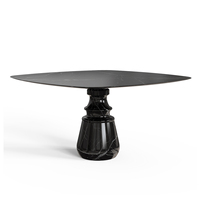 Table à manger carrée en marbre noir de style nordique de luxe avec base sculpturale pour une ambiance élégante à l'intérieur et à l'extérieur