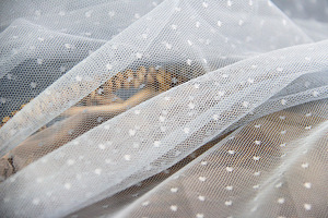 Tela de malla dobby hexagonal con puntos pequeños, 100% poliéster, sin elasticidad, para decoración de faldas, vestidos y tul. - Product Image 3