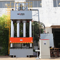 Presse hydraulique à chaud haute capacité pour palettes en bois, machine de fabrication de palettes en bois compressées à partir de sciure de bois