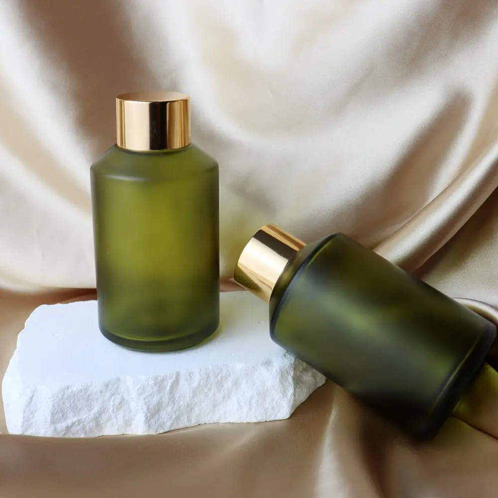 Wholesale Luxury Skin Care Packaging Empty Sloping Shoulder Lotion Sprayer Dropper Bottle Custom Cosmetic Glass Bottle
