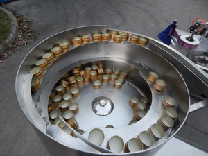 Máquina Tapadora de Roscas Eléctrica Totalmente Automática de Alta Precisión para Botellas de Plástico de Alimentos y Cosméticos, 1 Año de Garantía - Product Image 2