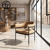 Chaise de salle à manger moderne en cuir OKi AW55 avec assise moelleuse - Design de luxe léger pour la salle à manger à domicile