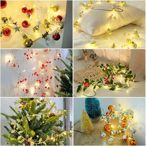 Guirnalda navideña de Poinsettia artificial de 2 metros con hojas de acebo de bayas rojas con luces de cadena LED <span class=keywords><strong>para</strong></span> decoración navideña - Product Image 1