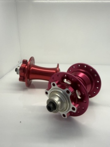 Servicio de mecanizado CNC de piezas de acero inoxidable con recubrimiento en polvo de anodizado rojo y negro, oxidación y mecanizado CNC de 5 ejes en aluminio, de Source Factory. - Product Image 3