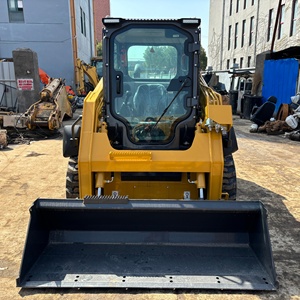 รถตักล้อยาง CAT 246D3 สีเหลือง พร้อมอุปกรณ์ตักดิน เครื่องยนต์ เกียร์ ปั๊ม และมอเตอร์ - Product Image 2